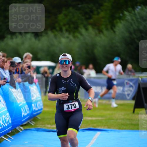 30.08.2026 - Elbe Triathlon Hamburg LAZAROV Photography http://msf.ph/oto/10053867 30.08.2026 10:52:34 Ziel 379 meine-sportfotos.de