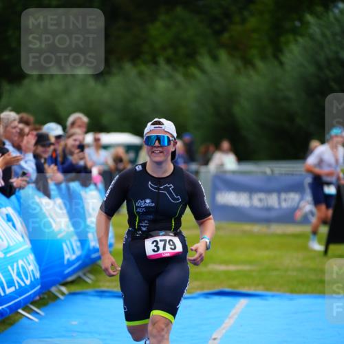 30.08.2026 - Elbe Triathlon Hamburg LAZAROV Photography http://msf.ph/oto/10053871 30.08.2026 10:52:34 Ziel 379 meine-sportfotos.de