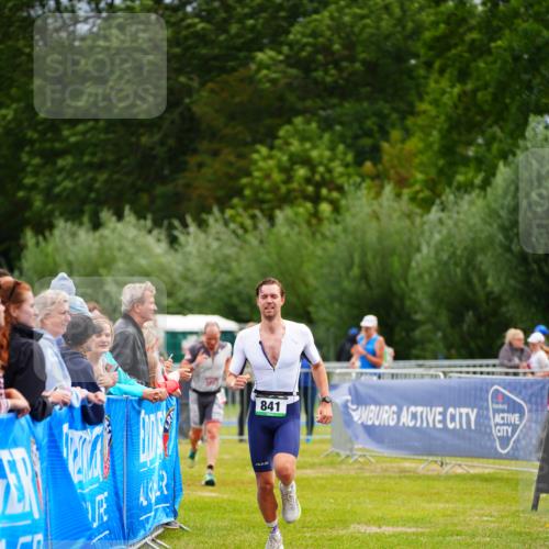 30.08.2026 - Elbe Triathlon Hamburg LAZAROV Photography http://msf.ph/oto/10053928 30.08.2026 10:52:56 Ziel 260, 281, 841 meine-sportfotos.de