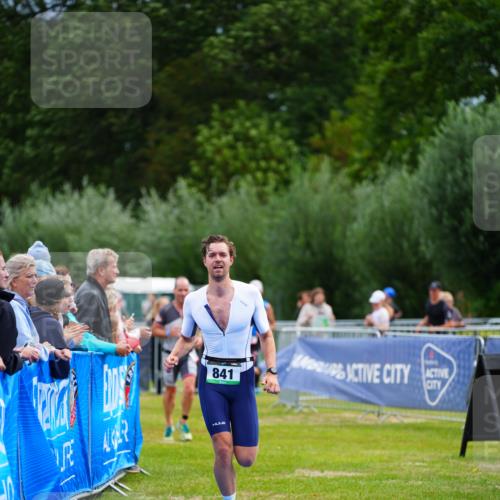 30.08.2026 - Elbe Triathlon Hamburg LAZAROV Photography http://msf.ph/oto/10053931 30.08.2026 10:52:57 Ziel 260, 281, 841 meine-sportfotos.de