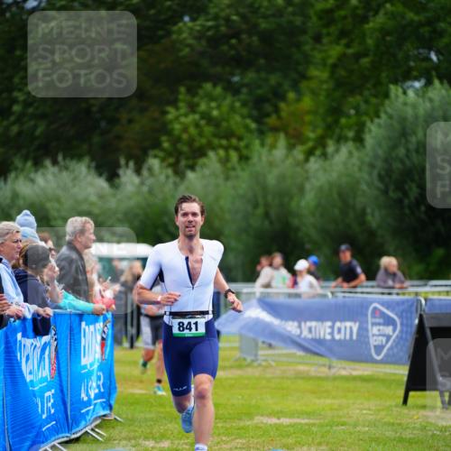 30.08.2026 - Elbe Triathlon Hamburg LAZAROV Photography http://msf.ph/oto/10053937 30.08.2026 10:52:57 Ziel 260, 281, 841 meine-sportfotos.de