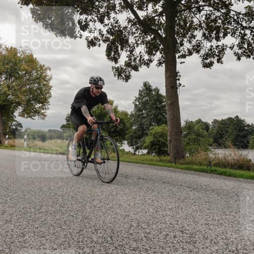 30.08.2026 - Elbe Triathlon Hamburg Michael Burmester http://msf.ph/oto/10053948 30.08.2026 10:55:45 Radfahren 975, 1086, 1224, 1422, 1441 meine-sportfotos.de