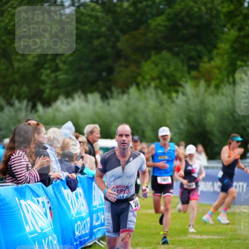 30.08.2026 - Elbe Triathlon Hamburg LAZAROV Photography http://msf.ph/oto/10053973 30.08.2026 10:53:02 Ziel 260, 281, 389, 533, 841 meine-sportfotos.de