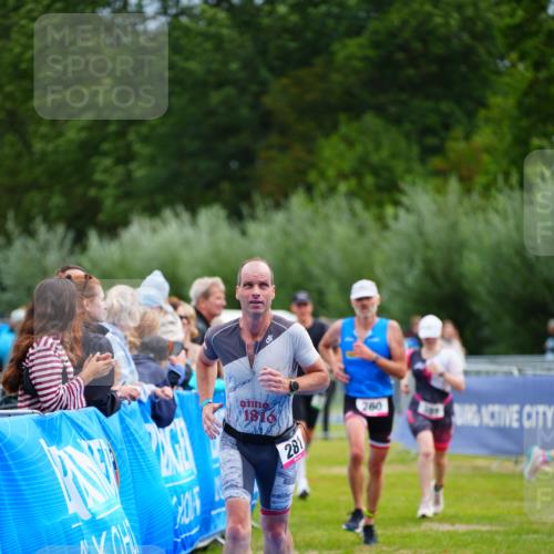 30.08.2026 - Elbe Triathlon Hamburg LAZAROV Photography http://msf.ph/oto/10053975 30.08.2026 10:53:02 Ziel 260, 281, 389, 533, 841 meine-sportfotos.de