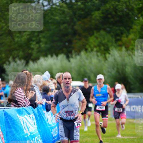 30.08.2026 - Elbe Triathlon Hamburg LAZAROV Photography http://msf.ph/oto/10053981 30.08.2026 10:53:02 Ziel 260, 281, 389, 533, 841 meine-sportfotos.de