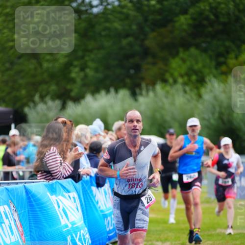 30.08.2026 - Elbe Triathlon Hamburg LAZAROV Photography http://msf.ph/oto/10053985 30.08.2026 10:53:02 Ziel 260, 281, 389, 533, 841 meine-sportfotos.de
