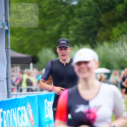 30.08.2026 - Elbe Triathlon Hamburg LAZAROV Photography http://msf.ph/oto/10054052 30.08.2026 10:53:08 Ziel 260, 389, 533 meine-sportfotos.de