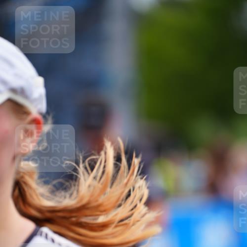 30.08.2026 - Elbe Triathlon Hamburg LAZAROV Photography http://msf.ph/oto/10054059 30.08.2026 10:53:09 Ziel 389, 533 meine-sportfotos.de