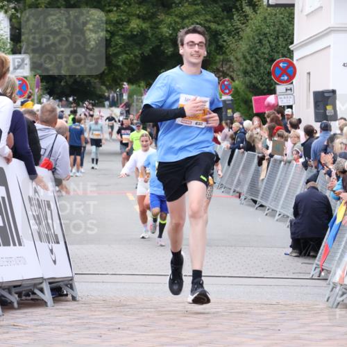 30.08.2026 - Blankeneser Heldenlauf Lena Gebhardt http://msf.ph/oto/10054062 30.08.2026 12:05:31 Ziel 2090 meine-sportfotos.de