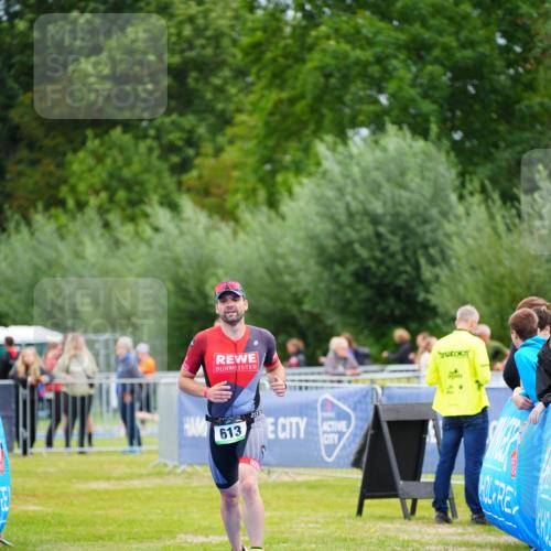 30.08.2026 - Elbe Triathlon Hamburg LAZAROV Photography http://msf.ph/oto/10054071 30.08.2026 10:53:37 Ziel 613 meine-sportfotos.de