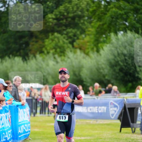30.08.2026 - Elbe Triathlon Hamburg LAZAROV Photography http://msf.ph/oto/10054085 30.08.2026 10:53:39 Ziel 613 meine-sportfotos.de