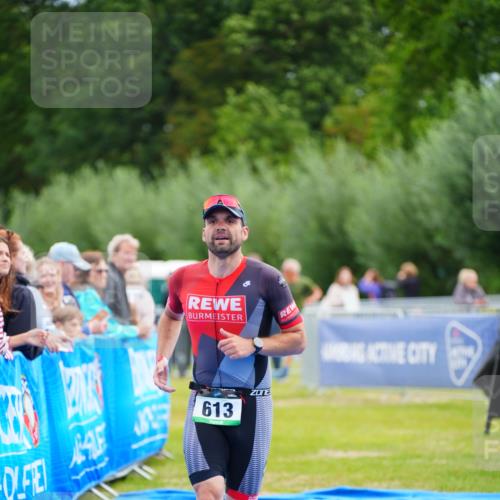 30.08.2026 - Elbe Triathlon Hamburg LAZAROV Photography http://msf.ph/oto/10054098 30.08.2026 10:53:39 Ziel 613 meine-sportfotos.de