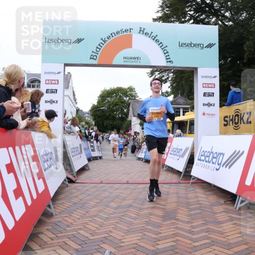 30.08.2026 - Blankeneser Heldenlauf Lena Gebhardt http://msf.ph/oto/10054099 30.08.2026 12:05:34 Ziel 2090, 2428, 2951 meine-sportfotos.de