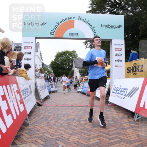 30.08.2026 - Blankeneser Heldenlauf Lena Gebhardt http://msf.ph/oto/10054106 30.08.2026 12:05:35 Ziel 2090, 2195, 2428, 2951 meine-sportfotos.de
