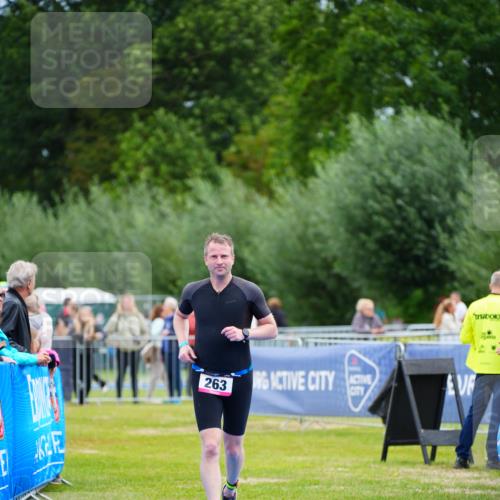 30.08.2026 - Elbe Triathlon Hamburg LAZAROV Photography http://msf.ph/oto/10054129 30.08.2026 10:53:46 Ziel 263 meine-sportfotos.de