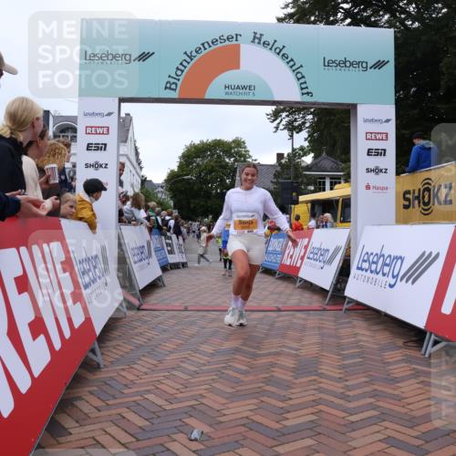 30.08.2026 - Blankeneser Heldenlauf Lena Gebhardt http://msf.ph/oto/10054135 30.08.2026 12:05:37 Ziel 2090, 2195, 2428, 2951 meine-sportfotos.de