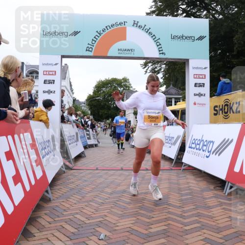 30.08.2026 - Blankeneser Heldenlauf Lena Gebhardt http://msf.ph/oto/10054144 30.08.2026 12:05:37 Ziel 2090, 2195, 2428, 2951 meine-sportfotos.de