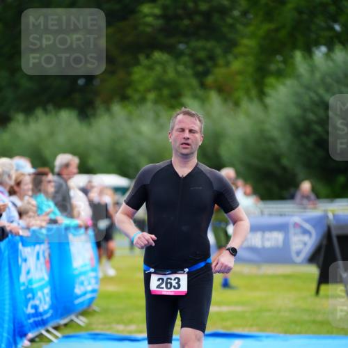 30.08.2026 - Elbe Triathlon Hamburg LAZAROV Photography http://msf.ph/oto/10054145 30.08.2026 10:53:49 Ziel 263 meine-sportfotos.de