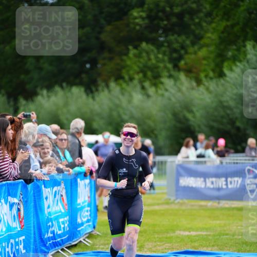 30.08.2026 - Elbe Triathlon Hamburg LAZAROV Photography http://msf.ph/oto/10054152 30.08.2026 10:54:00 Ziel 381, 481 meine-sportfotos.de