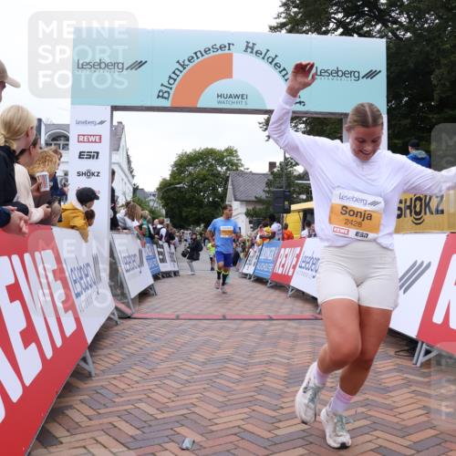 30.08.2026 - Blankeneser Heldenlauf Lena Gebhardt http://msf.ph/oto/10054154 30.08.2026 12:05:37 Ziel 2090, 2195, 2428, 2951 meine-sportfotos.de