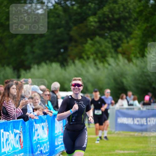 30.08.2026 - Elbe Triathlon Hamburg LAZAROV Photography http://msf.ph/oto/10054160 30.08.2026 10:54:00 Ziel 381, 481 meine-sportfotos.de