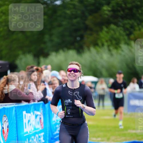 30.08.2026 - Elbe Triathlon Hamburg LAZAROV Photography http://msf.ph/oto/10054177 30.08.2026 10:54:01 Ziel 381, 481 meine-sportfotos.de
