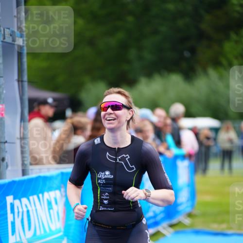 30.08.2026 - Elbe Triathlon Hamburg LAZAROV Photography http://msf.ph/oto/10054190 30.08.2026 10:54:02 Ziel 381, 481 meine-sportfotos.de