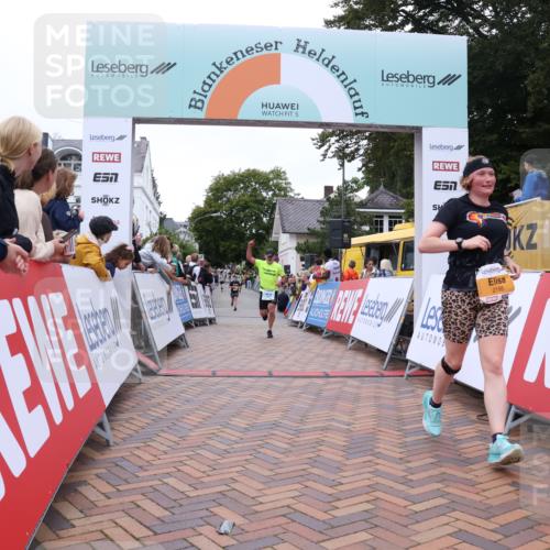 30.08.2026 - Blankeneser Heldenlauf Lena Gebhardt http://msf.ph/oto/10054208 30.08.2026 12:05:41 Ziel 2090, 2195, 2428, 2951, 4381 meine-sportfotos.de