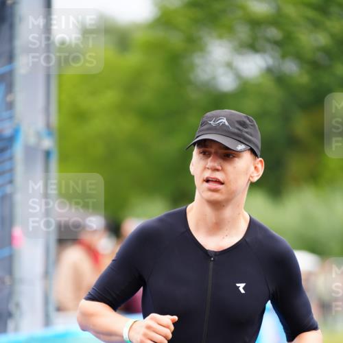 30.08.2026 - Elbe Triathlon Hamburg LAZAROV Photography http://msf.ph/oto/10054234 30.08.2026 10:54:08 Ziel 481 meine-sportfotos.de