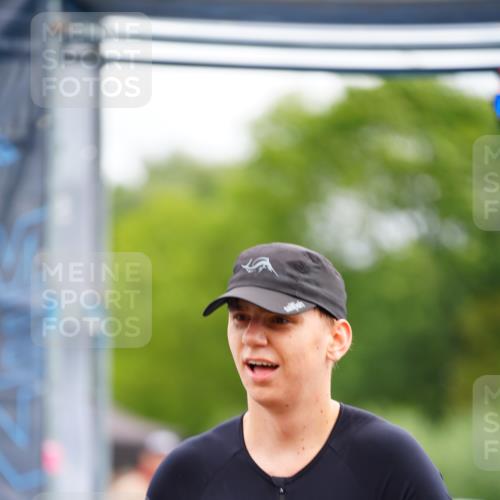 30.08.2026 - Elbe Triathlon Hamburg LAZAROV Photography http://msf.ph/oto/10054242 30.08.2026 10:54:08 Ziel 481 meine-sportfotos.de