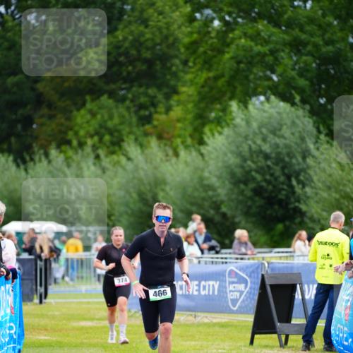 30.08.2026 - Elbe Triathlon Hamburg LAZAROV Photography http://msf.ph/oto/10054260 30.08.2026 10:54:27 Ziel 374, 466 meine-sportfotos.de