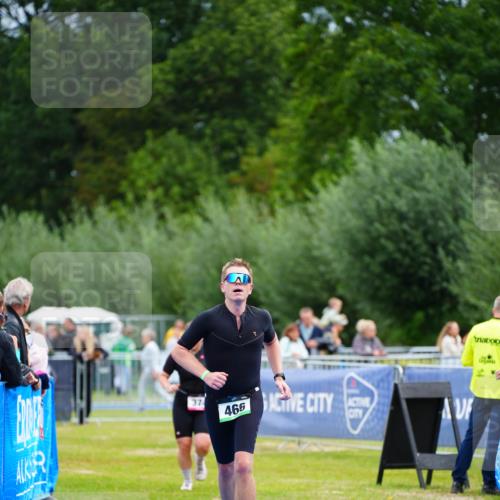 30.08.2026 - Elbe Triathlon Hamburg LAZAROV Photography http://msf.ph/oto/10054264 30.08.2026 10:54:27 Ziel 374, 466 meine-sportfotos.de