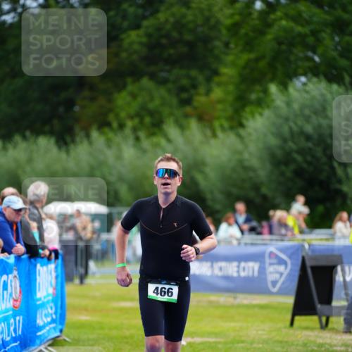30.08.2026 - Elbe Triathlon Hamburg LAZAROV Photography http://msf.ph/oto/10054278 30.08.2026 10:54:28 Ziel 374, 466 meine-sportfotos.de