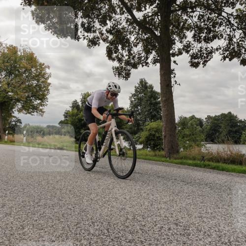 30.08.2026 - Elbe Triathlon Hamburg Michael Burmester http://msf.ph/oto/10054285 30.08.2026 11:01:23 Radfahren 1383, 1421 meine-sportfotos.de