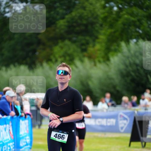 30.08.2026 - Elbe Triathlon Hamburg LAZAROV Photography http://msf.ph/oto/10054290 30.08.2026 10:54:29 Ziel 374, 466 meine-sportfotos.de