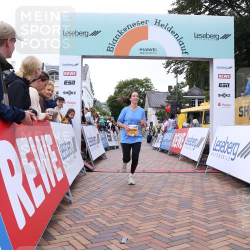 30.08.2026 - Blankeneser Heldenlauf Lena Gebhardt http://msf.ph/oto/10054318 30.08.2026 12:05:51 Ziel 2813, 2824, 2831 meine-sportfotos.de