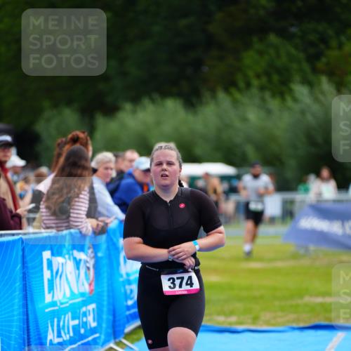 30.08.2026 - Elbe Triathlon Hamburg LAZAROV Photography http://msf.ph/oto/10054319 30.08.2026 10:54:32 Ziel 374, 466 meine-sportfotos.de
