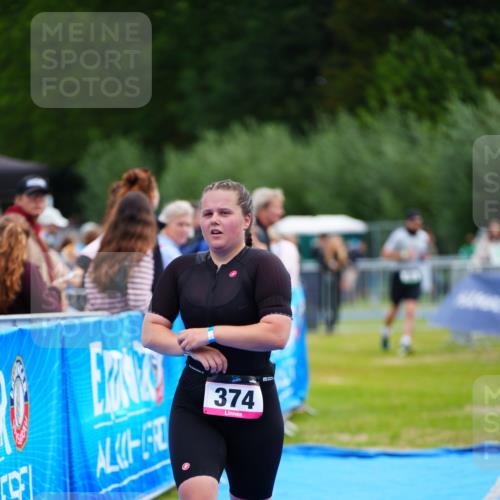 30.08.2026 - Elbe Triathlon Hamburg LAZAROV Photography http://msf.ph/oto/10054325 30.08.2026 10:54:33 Ziel 374, 466 meine-sportfotos.de