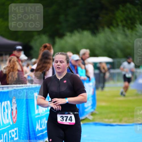 30.08.2026 - Elbe Triathlon Hamburg LAZAROV Photography http://msf.ph/oto/10054332 30.08.2026 10:54:33 Ziel 374, 466 meine-sportfotos.de