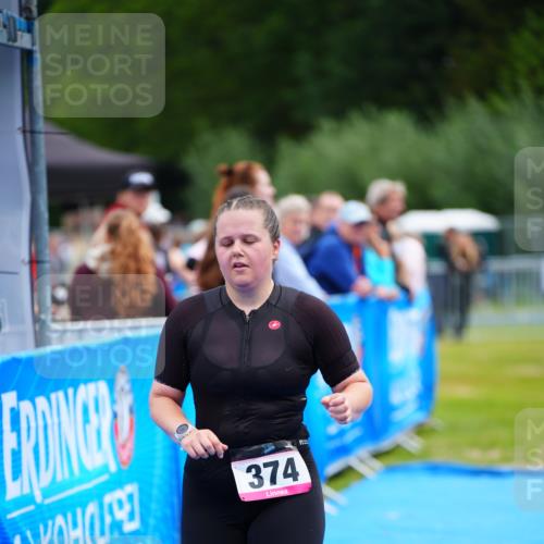 30.08.2026 - Elbe Triathlon Hamburg LAZAROV Photography http://msf.ph/oto/10054339 30.08.2026 10:54:33 Ziel 374, 466 meine-sportfotos.de