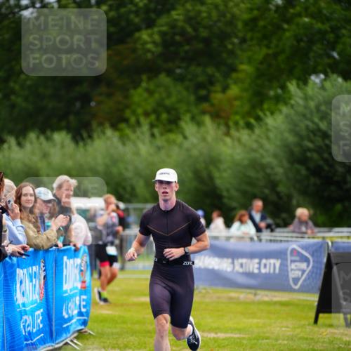 30.08.2026 - Elbe Triathlon Hamburg LAZAROV Photography http://msf.ph/oto/10054346 30.08.2026 10:55:06 Ziel 397 meine-sportfotos.de