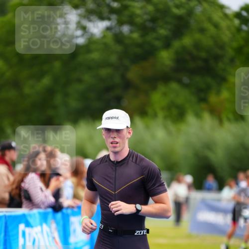 30.08.2026 - Elbe Triathlon Hamburg LAZAROV Photography http://msf.ph/oto/10054369 30.08.2026 10:55:08 Ziel 397 meine-sportfotos.de