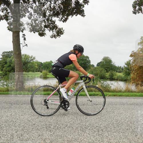30.08.2026 - Elbe Triathlon Hamburg Michael Burmester http://msf.ph/oto/10054410 30.08.2026 10:47:30 Radfahren 854, 939, 944, 1040, 1111 meine-sportfotos.de