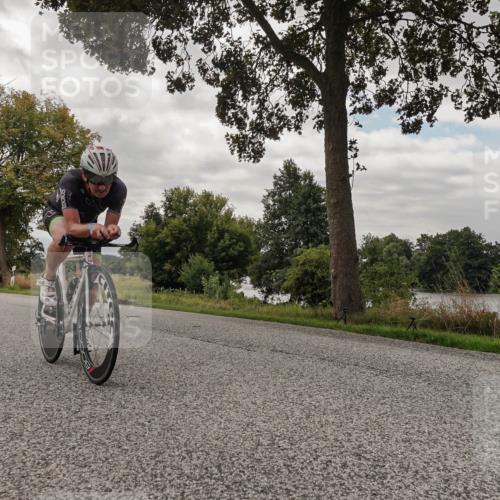 30.08.2026 - Elbe Triathlon Hamburg Michael Burmester http://msf.ph/oto/10054415 30.08.2026 11:04:13 Radfahren 1227, 1318, 1334 meine-sportfotos.de