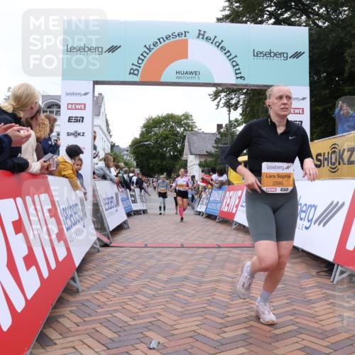 30.08.2026 - Blankeneser Heldenlauf Lena Gebhardt http://msf.ph/oto/10054452 30.08.2026 12:06:04 Ziel 2595, 2936 meine-sportfotos.de
