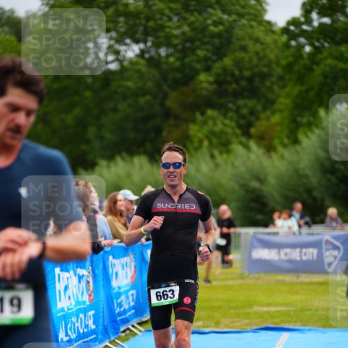 30.08.2026 - Elbe Triathlon Hamburg LAZAROV Photography http://msf.ph/oto/10054453 30.08.2026 10:55:28 Ziel 519, 663 meine-sportfotos.de
