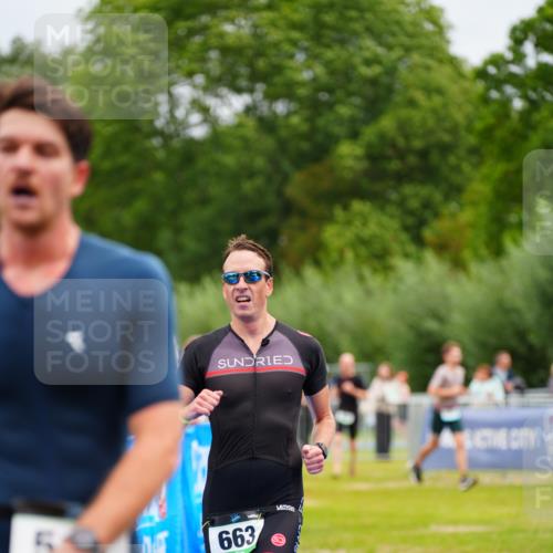 30.08.2026 - Elbe Triathlon Hamburg LAZAROV Photography http://msf.ph/oto/10054465 30.08.2026 10:55:28 Ziel 519, 663 meine-sportfotos.de