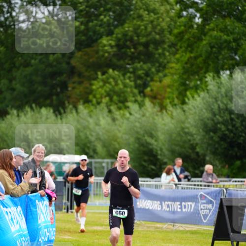 30.08.2026 - Elbe Triathlon Hamburg LAZAROV Photography http://msf.ph/oto/10054468 30.08.2026 10:55:34 Ziel 582, 660 meine-sportfotos.de