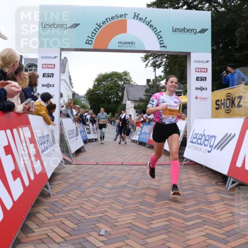 30.08.2026 - Blankeneser Heldenlauf Lena Gebhardt http://msf.ph/oto/10054469 30.08.2026 12:06:06 Ziel 2199, 2594, 2595, 2936 meine-sportfotos.de