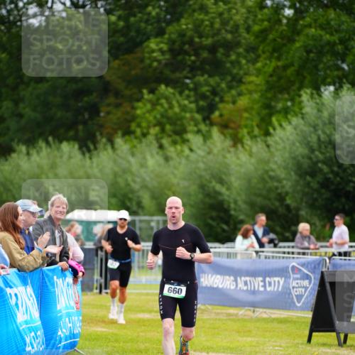 30.08.2026 - Elbe Triathlon Hamburg LAZAROV Photography http://msf.ph/oto/10054472 30.08.2026 10:55:34 Ziel 582, 660 meine-sportfotos.de
